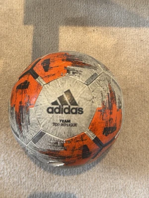 Adidas team Replique ball  - Säljer Adidas team Replique ball