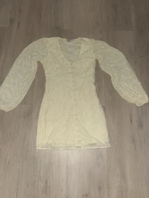 Gina tricot klänning! - Inte mycket änvänd! Väldigt bra sick🌟
