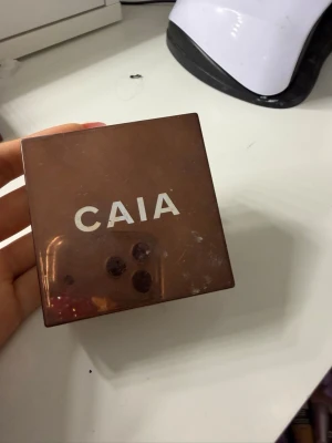 CAIA Loose Glow Bronzer Venice - Använde 1 gång men den va för ljus så säljer den💕💕