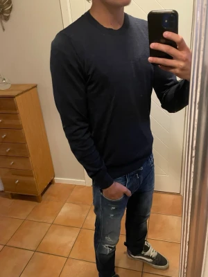 Oscar Jacobson tröja - Säljer denna riktigt snygga Oscar Jacobson tröja!🙌 Storlek: S🤝 Skick: 9/10🌟Modellen är ca 173cm lång! Hör gärna av er vid frågor eller funderingar🤩