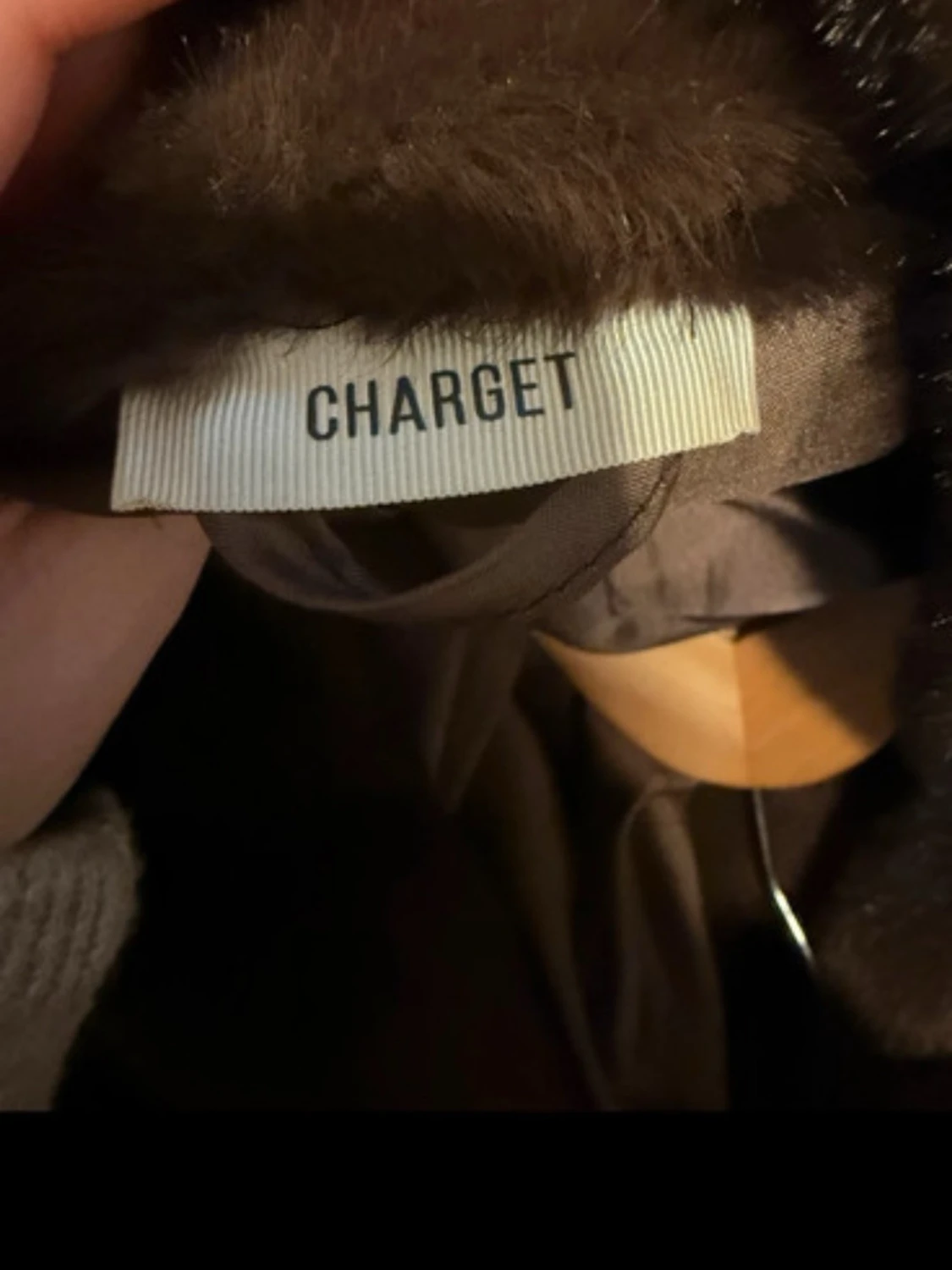 Brun kort pälsjacka med dragkedja - 2