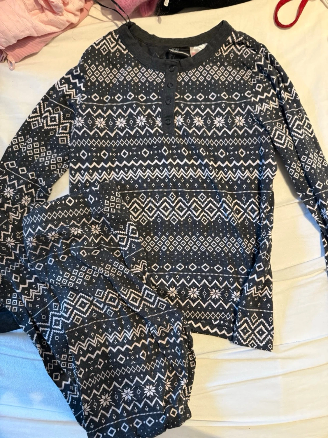 Mörkgrå pyjamas med mönster - 1