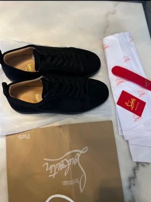 Christian Louboutin skor - Säljer Christian Louboutins 