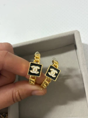 CC hoops - Helt nya rostfria cc örhängen💛