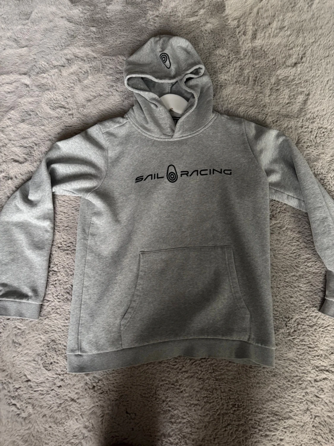 Grå hoodie från Sail Racing