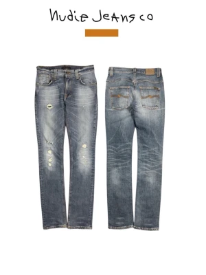 Rare nudie jeans slim Y2K Distressed organic 00s W31 L34 M - Sällsynta nudie jeans Slim jeans, vintage y2k med coola fabrikslitna detaljer - mycket gott skick som visas på bilderna. Storlek W31 L34 passar ungefär M. Totalt längd - 109cm. Midja - 38,5cm.