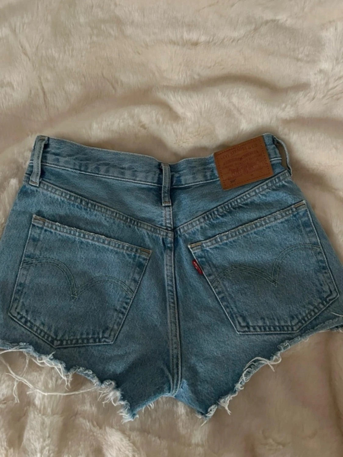 Blåa Levi's jeansshorts - 2