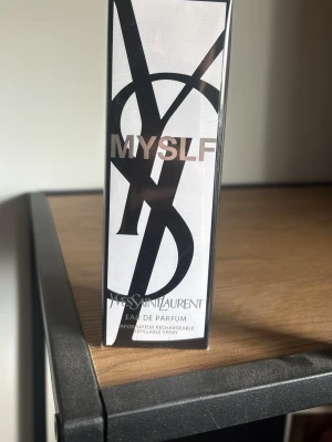 YSL Le Parfum 60 ml - Sälje  min YSL MYSLF EDP 60 mö. Den är 100% äkta (köpt på taxfree köpenhamn) anledningen är att jag fick den som present men jag hade redan den. Parfymen är oöppnad. Om det önskas kan jag lösa kvittot. 