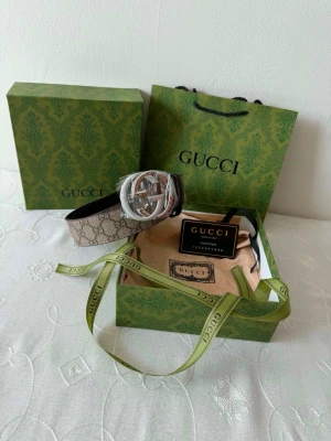 Gucci beige bälte med GG-spänne - Snyggt beige bälte från Gucci. Bästa kvalité som äkta 