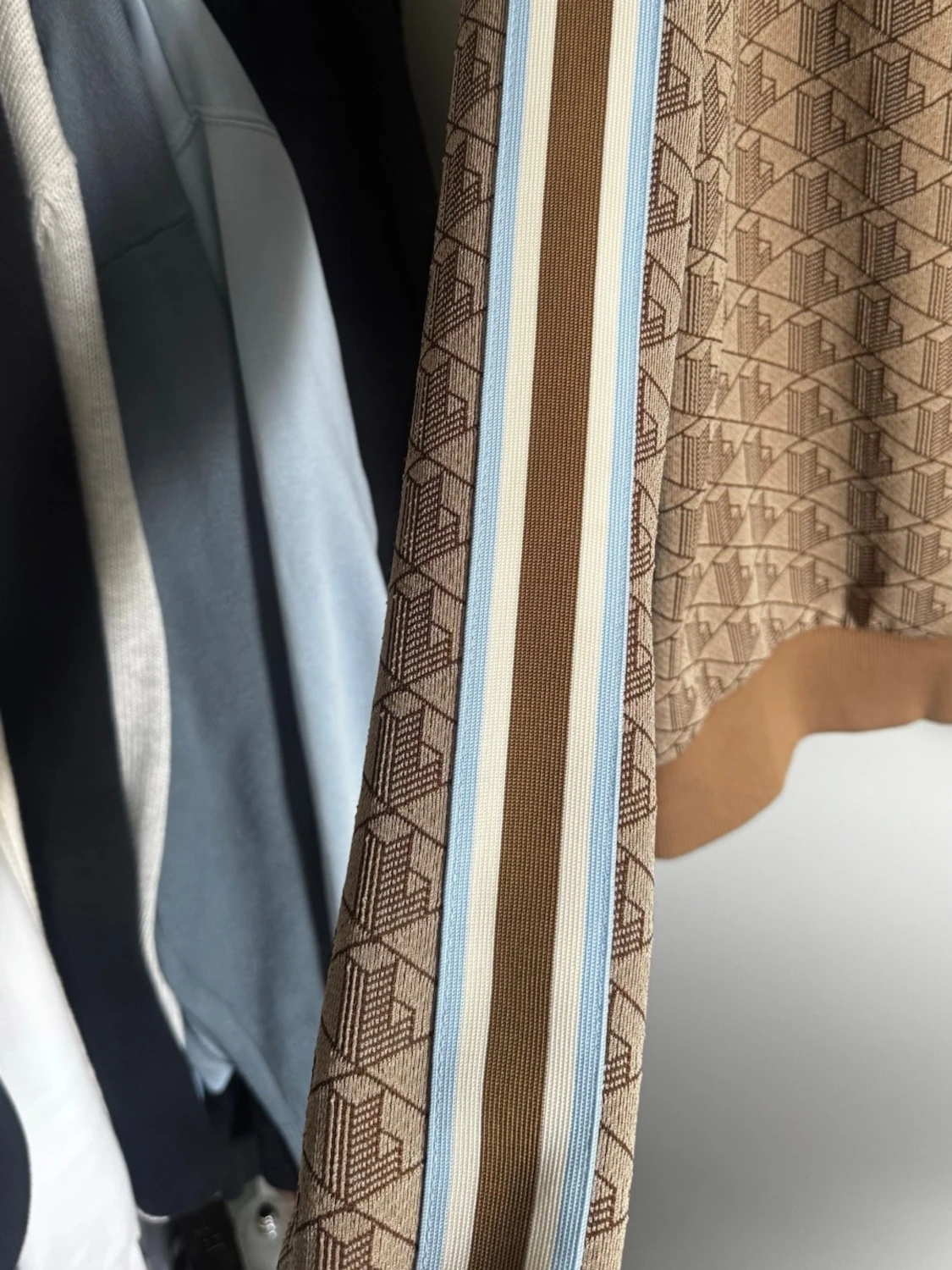 Beige mönstrad Lacoste ziptröja med revärer - 2