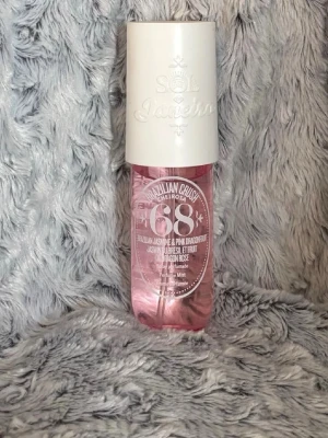 Sol de Janeiro 68 - Body mist från Sol de Janeiro🩷 Doft 68! Sparsamt använd (se bild)