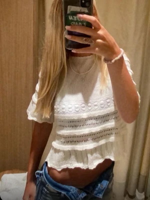 Söt topp Mango - Så fin topp från mango med unika detaljer❣️❣️🤍🧸