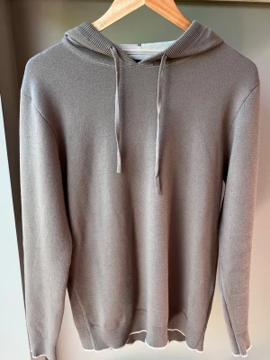 Boggi Milano hoodie  - Boggi Milano hoodie i super fint skick! Storlek M. Köpt på boggi Milano butiken i Stockholm för 3200kr. 