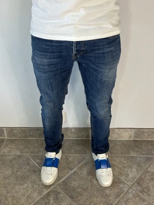 Dondup George Jeans - CONDITION — 9/10 Excellent condition.  Light signs of wear.     SIZE — 34 Model is 170 cm, 67kg  MEASUREMENTS (CM) (Please refer to the last photo for measurement guide)  A — 40 cm  B — 104 cm  C — 15 cm