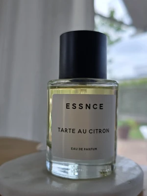 ESSNCE Tarte Au Citron Eau de Parfum - Parfym från ESSNCE med doft av citronpaj. Endast tagit några testspray. 
