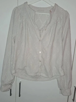 Mjuk blus - Använd några få gånger. XS. Sitter bra på mig som är S.
