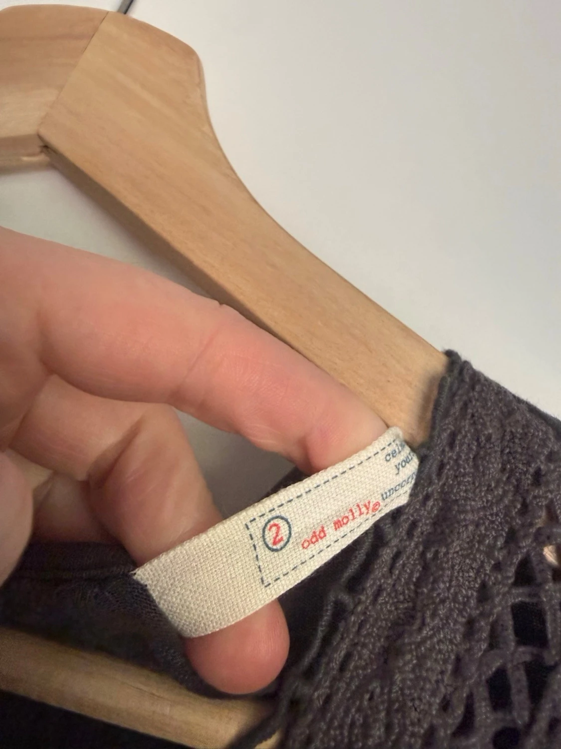 Mörkgrå ärmlös klänning med spets - 3