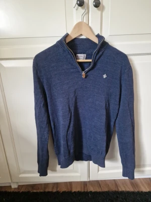 Morris halfzip  - Tjena säljer nu denna riktigt feta halfzip från Morris I riktigt bra skick 9/10 i skick. Tröjan är I S Skriv gärna vid frågor Mvh Vilgot.