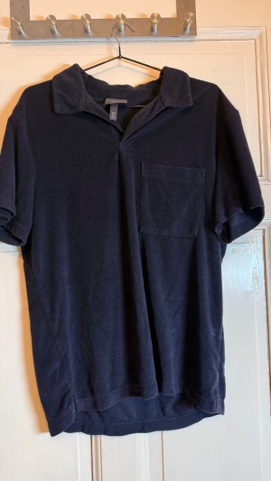 Mörkblå frottétopp med krage - Tshirt