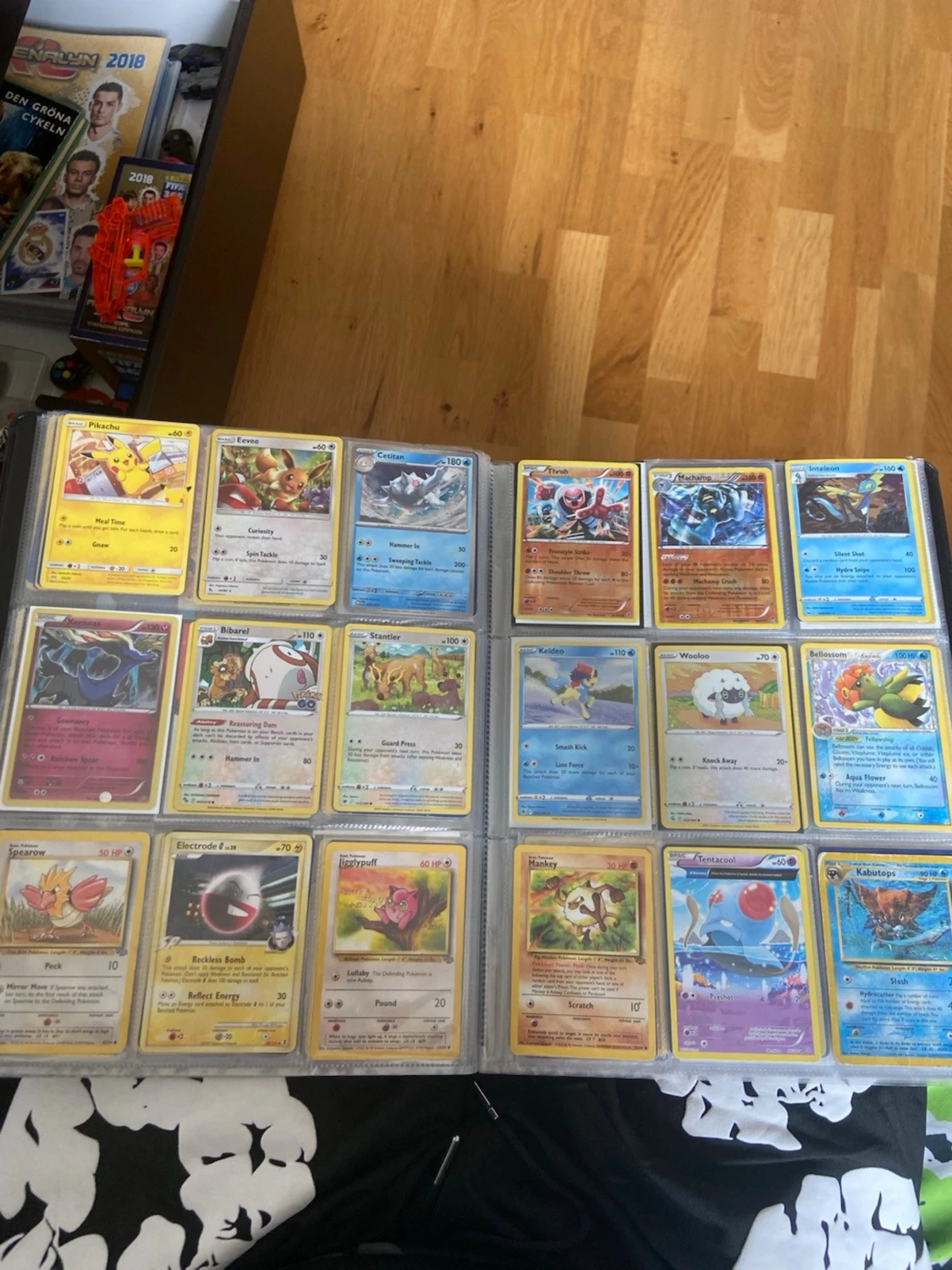 Pokémonkort samling i pärm - 4