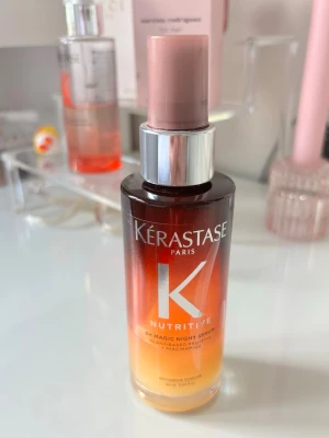 Kérastase night serum - Kerastase Night serum. Försiktigt använd. Ca 1/3 del kvar. Superbra produkt men mitt hår har protein overload då jag använt för mycket hårprodukter så kan tyvärr inte använda mer just nu.