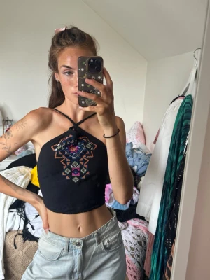 Crop top - Se bild