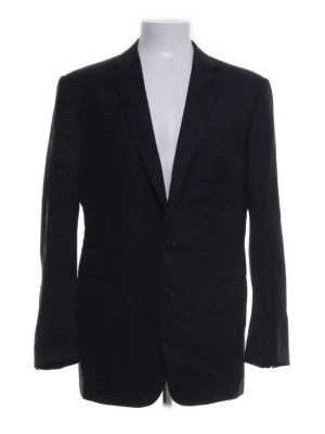 Kavaj Ralph Lauren Purple Label - Säljer min kavaj från Ralph Lauren Purple Label. Väldigt mörkblå, kritstreckad, med två knappar framtill och klassisk krage. Riktigt fin kvalité.