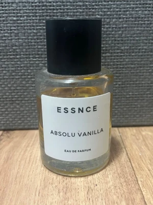 Essnce - Absolu vanilla 50 ml - Se bild för hur mycket som är kvar :).             original pris: 360kr