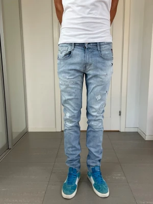 Replay Anbass Jeans - Säljer nu dessa Replay Anbass Jeans, W30 o L34 med mått ca 37 o 108-109 cm. skriv för fler bilder/frågor🙌🏼