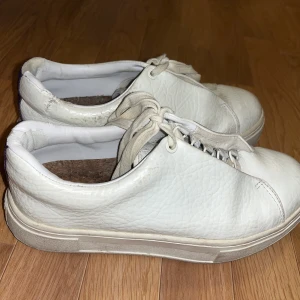 Eytys stl 39 - Vita eytys. Använt skick men fräscha. Stl 39