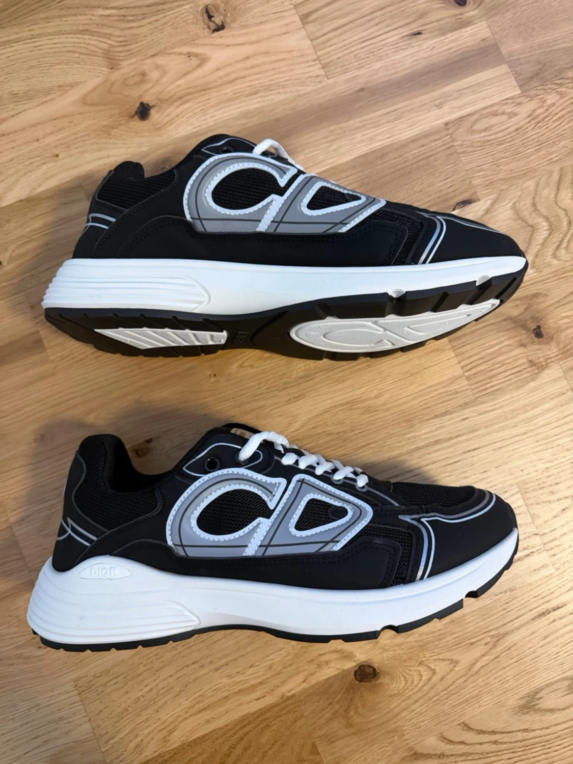 Sneakers - 1