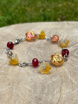 Armband  - Vackert armband av glaspärlor och rostfritt stål ✨🍁✨
