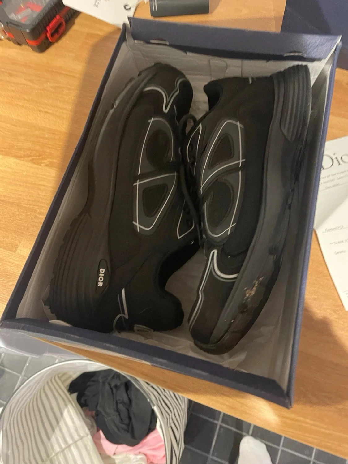 Svarta  sneakers med vita detaljer - 1