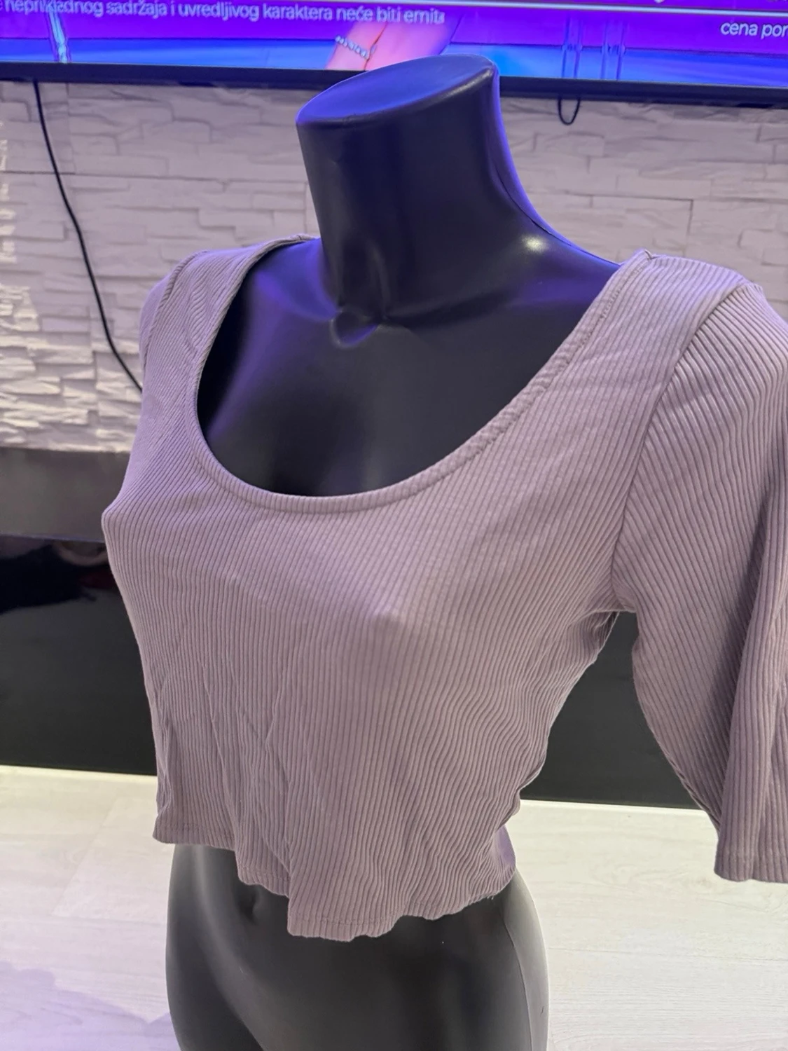 Ljuslila ribbad crop top