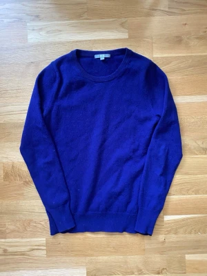 Uniqlo Tröja - Blå stickad tröja 💙 Enkel och stilren, perfekt till jeans Fint skick!  📦 Skickas snabbt! Kashmir, Strlk M passar S