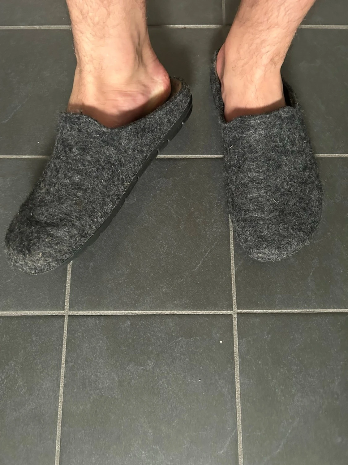 Mörkgrå ulltofflor från Shepherd - 1