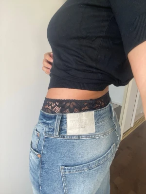 Skärp i spets  - Elastisk spets ✨ Strl M/L 🍒 köp två för 175kr🫶🏼