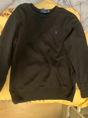 Svart polo crewneck - Polo ralph lauren sweater crewneck. Långärmad tröja ralp lauren. Storlek S, nyskick.