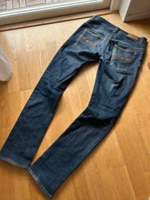 Nudie jeans - Ett par riktigt snygga jeans från nudie som är knappt använd med en bra modell och schyst passform. Priset kan såklart diskuteras 🤗