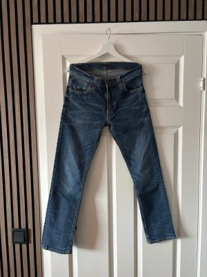 Nudie Thin Finn - Nudie jeans i mycket bra skick, storlek 31/30