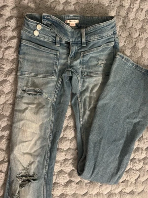 low waist - low waist jeans från gina storlek xs knappt använt