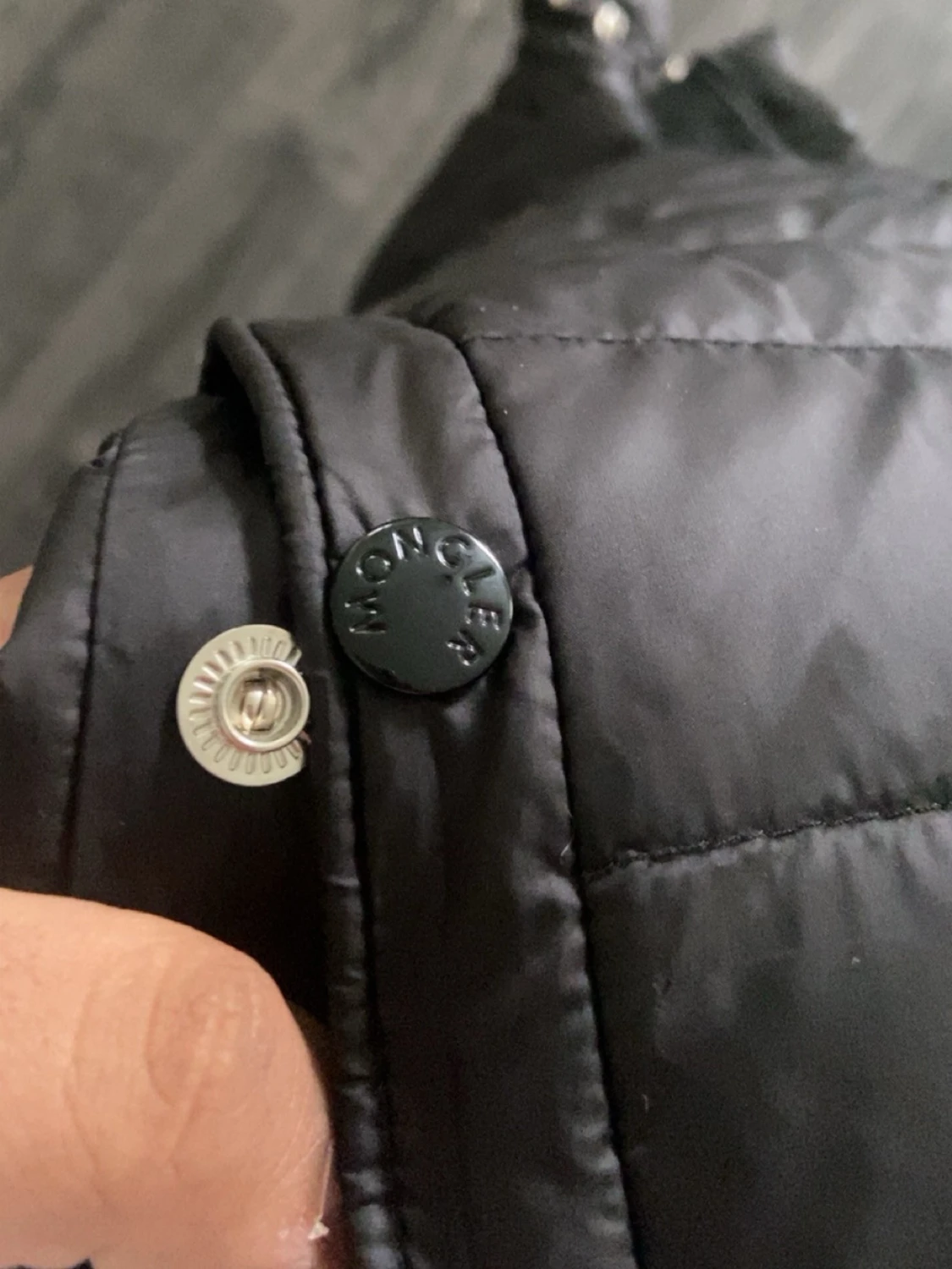 Svart pufferjacka från Moncler - 4
