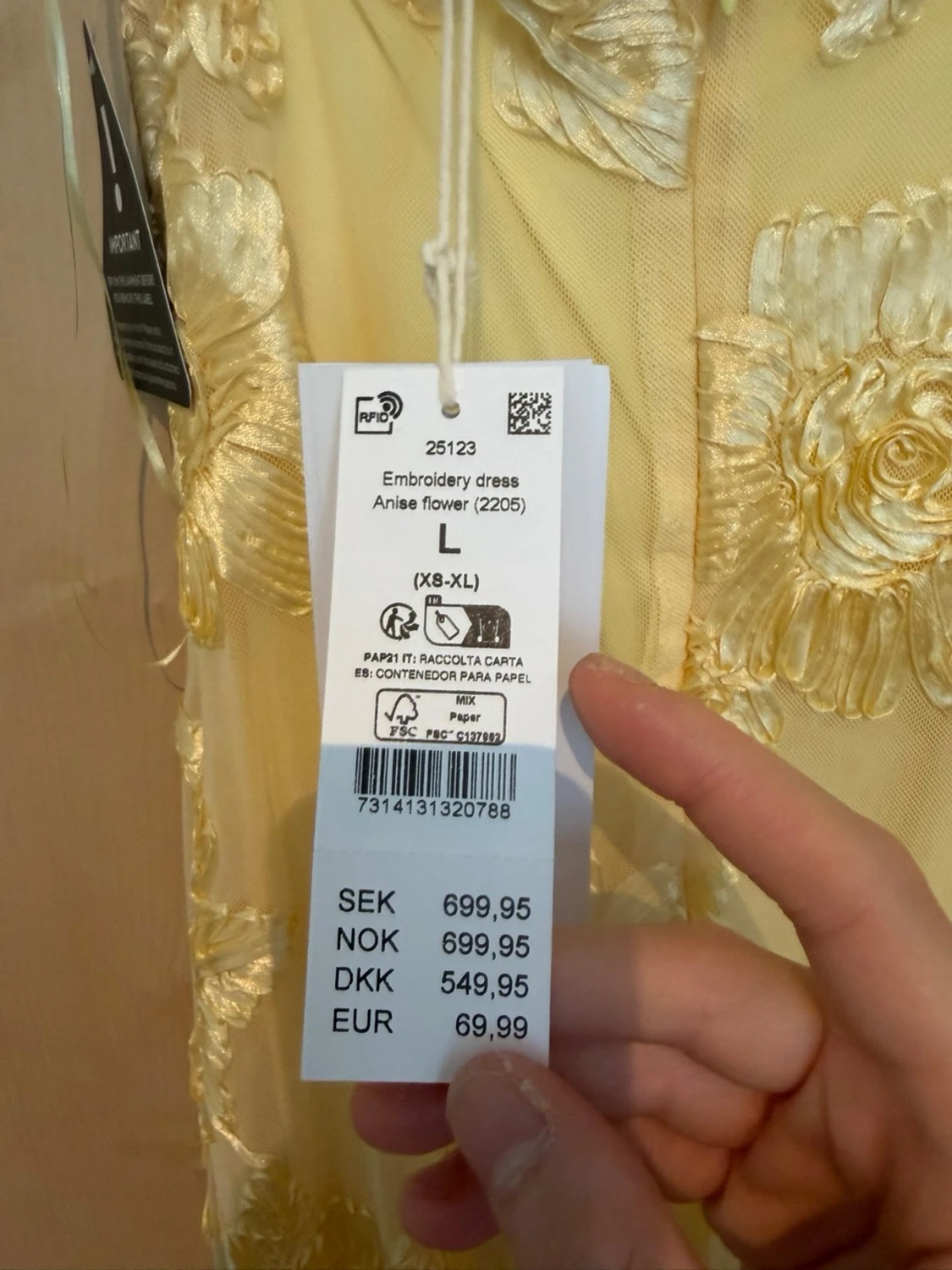Gul blommig maxiklänning med spets - 2