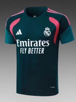 Real Madrid 2026 tränings kit  - Ett Real Madrid Tränings kit, T-shirt + shorts med fickor, storlek L passar även M, helt nytt 
