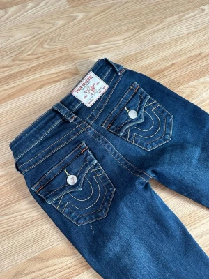 true religion säljes! - helt nya typ, endast använda två ggr!💕 modell: becca! storlek:w23  (kan också byta mot ett par joey)