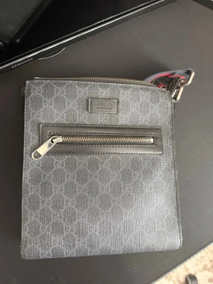 Gucci Messenger Bag - Har använts ett par gånger nästan som ny!