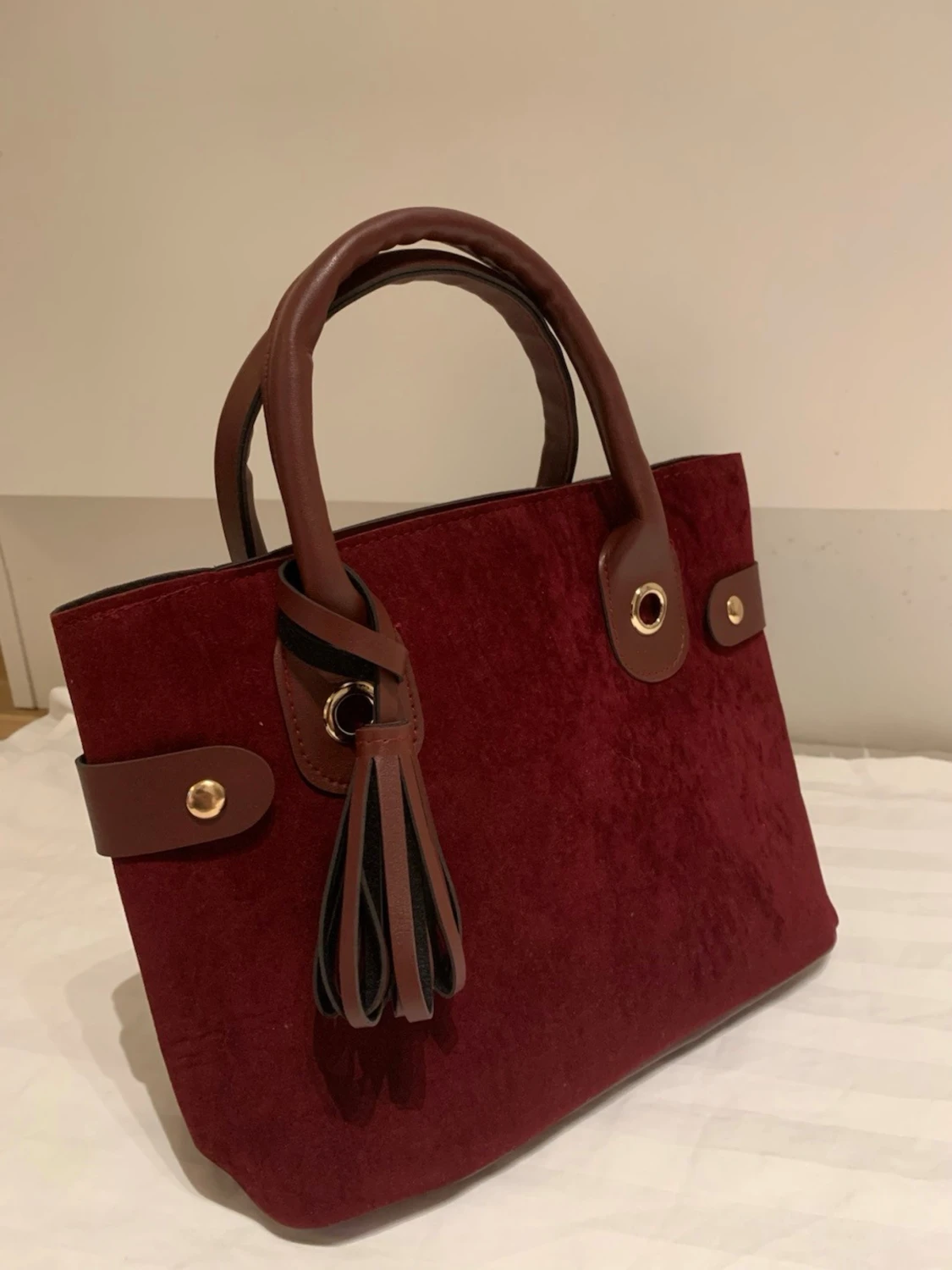 Vinröd handväska med bruna detaljer - 2