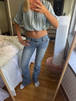 True religion jeans - Super snygga och sköna jeans från True religion i modellen joey - low Rise flare💖 
