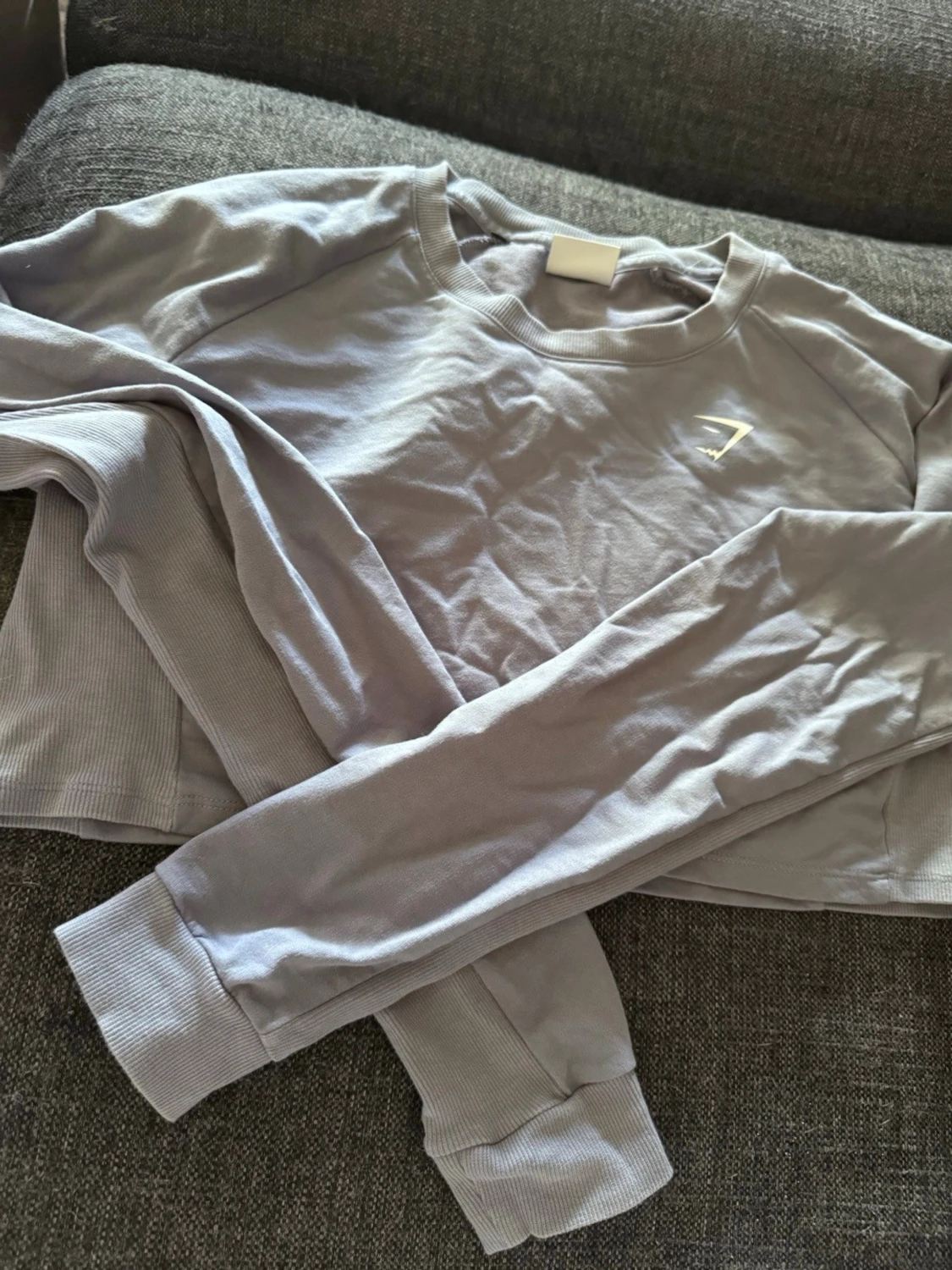 Ljusgrå cropped sweatshirt