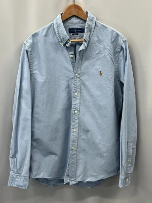 Ralph lauren Skjorta Slimfit - Skick: Mycket bra  Färg: blå  Storlek: L  Nypris: 1600 SEK  Fraktar oftast samma eller nästa dag 📦
